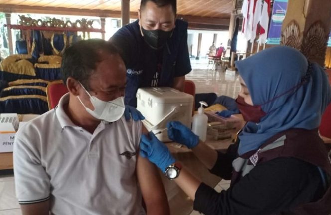 					Pemkab Temanggung targetkan vaksinasi Covid-19 pada akhir November 2021 mencapai 70 persen.