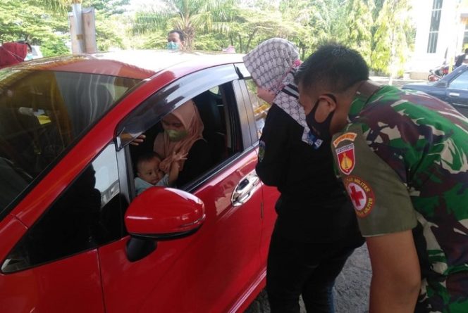 					Pelaksanaan vaksinasi drive thru baru pertama kali digelar di Kabupaten Jepara dan langsung diminati masyarakat.