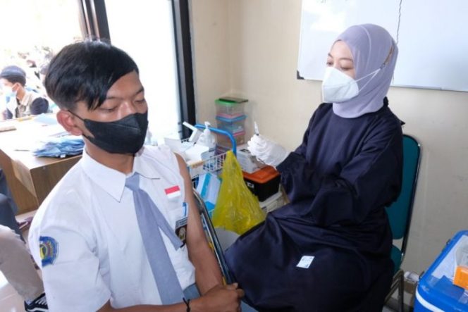 					Vaksinasi Covid-19 untuk pelajar di Kabupaten Temanggung terus digenjot guna mendukung Pembelajaran Tatap Muka (PTM), seperti yang dilakukan pada Senin (18/10/2021) lalu.