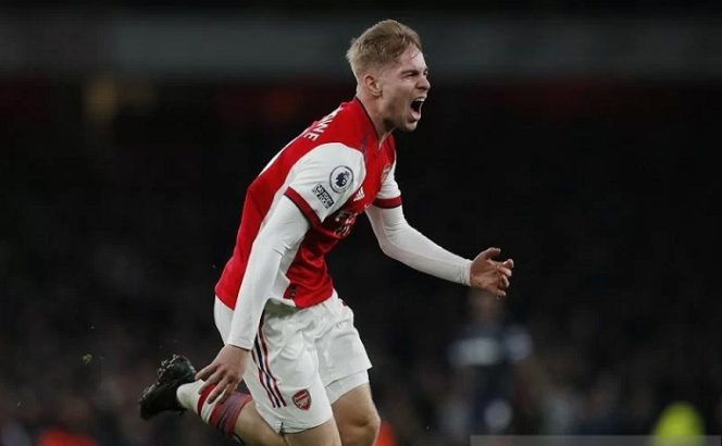 					Gelandang serang Arsenal Emile Smith-Rowe merayakan golnya ke gawang West Ham United dalam laga lanjutan Liga Inggris di Stadion Emirates, London, Inggris, Rabu (15/12/2021) waktu setempat. (ANTARA/REUTERS/ACTION IMAGES/Andrew Couldridge)