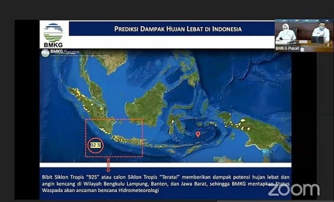 					Tangkapan layar - Peta prediksi dampak hujan lebat di Indonesia akibat siklon tropis Teratai dari kanal Youtube-BMKG, Rabu (1/12/2021). (ANTARA/Asep Firmansyah/aa.)