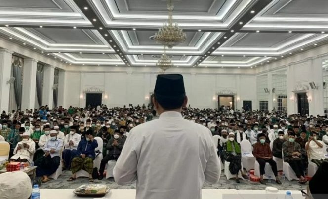 					Calon Ketua Umum PBNU KH Yahya Cholil Staquf atau Gus Yahya bersilaturahmi dengan PCNU dan PWNU di Graha Wangsa, Bandarlampung, Selasa (21/12/2021) malam (ANTARA/HO-Wibowo P)