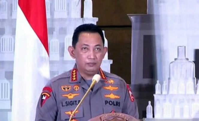 					Kapolri Jenderal Pol Listyo Sigit Prabowo melakukan penyegaran organisasi jelang akhir tahun dengan merotasi 60 perwira menengah (Pamen) di Detasemen Khusus (Densus) 88 Antiteror Polri. ANTARA/Laily Rahmawaty/am