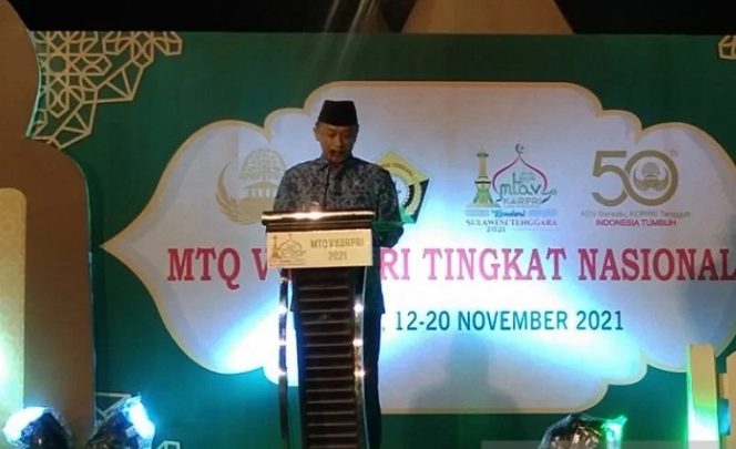 					Ketua Umum DPN Korpri Zudan Arif Fakrullah saat penutupan MTQ ke-5 Korpri tingkat nasional di Kota Kendari, Sulawesi Tenggara, Jumat (19/11/2021) malam. ANTARA/Harianto