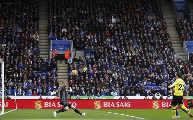 					Kiper Leicester City Kasper Schmeichel melakukan penyelamatan saat melawan Chelsea dalam laga Liga Inggris di King Power Stadium, Leicester, Inggris, Sabtu (20/11/2021). ANTARA FOTO/Action Images via Reuters/Jason Cairnduff/foc.