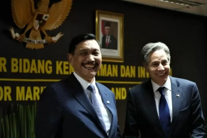 					Pertemuan bilateral antara Menteri Koordinator BIdang Kemaritiman dan Investasi Luhut Binsar Pandjaitan dengan Menteri Luar Negeri Amerika Serikat Antony Blinken, di Jakarta, Selasa (14/12/2021). ANTARA/HO Kemenko Kemaritiman dan Investasi