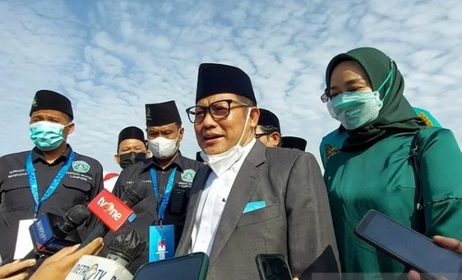 					Ketua Umum PKB Muhaimin Iskandar saat menghadiri pembukaan Muktamar ke-34 NU di Pondok Pesantren Darussa'adah, Gunung Sugih, Lampung Tengah, Rabu (22/12/2021). (ANTARA/Asep Firmansyah)