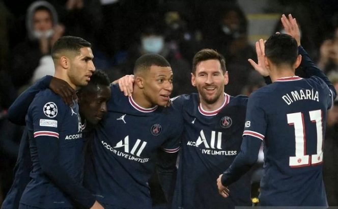 					Para pemain PSG melakukan selebrasi usai Lionel Messi mencetak gol dalam pertandingan Grup A Liga Champions pada 8 Desember 2021. ANTARA/AFP/FRANCK FIFE.