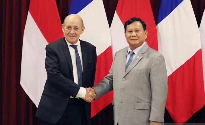 					Menteri Pertahanan Republik Indonesia Prabowo Subianto menerima Menteri Luar Negeri Prancis Jean-Yves Le Drian di Gedung Kementerian Pertahanan, Jakarta, Selasa (23/11/2021). ANTARA/HO-Humas Setjen Kemhan