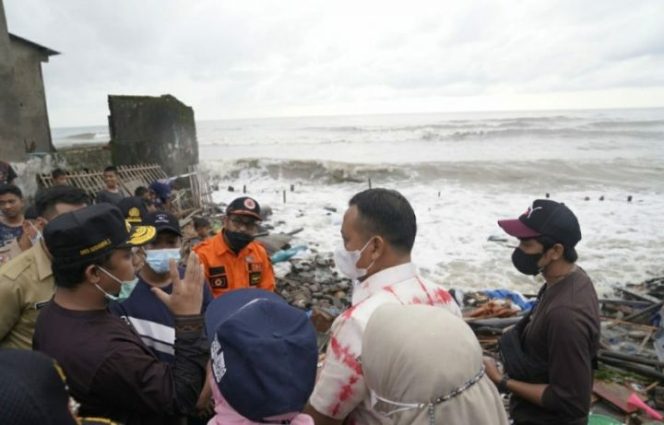					Tinjau Abrasi di Takalar, Plt Gubernur Sulsel : Dibutuhkan Penanganan Darurat