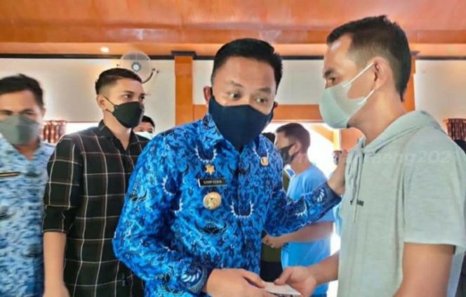 					Delapan UKM Terima Rp300 Juta, Pemkab Bantaeng Kembali Kucurkan Bantuan UKM Berbasis Dusun