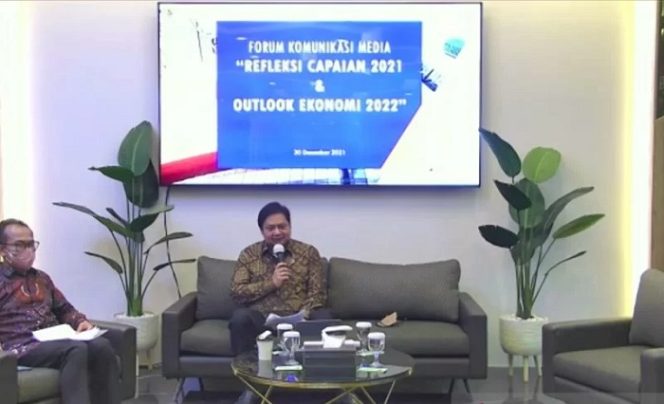 					Menteri Koordinator Bidang Perekonomian Airlangga Hartarto dalam acara Refleksi Capaian 2021 dan Outlook Ekonomi 2022 di Jakarta, Kamis (30/12/2021). (ANTARA/Agatha Olivia)