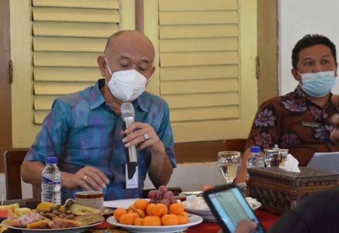 					Bupati Jepara Dian Kristiandi saat jumpa pers di Ruang Sosroningrat, Serambi Belakang Pendapa RA Kartini, Selasa (14/12/2021).