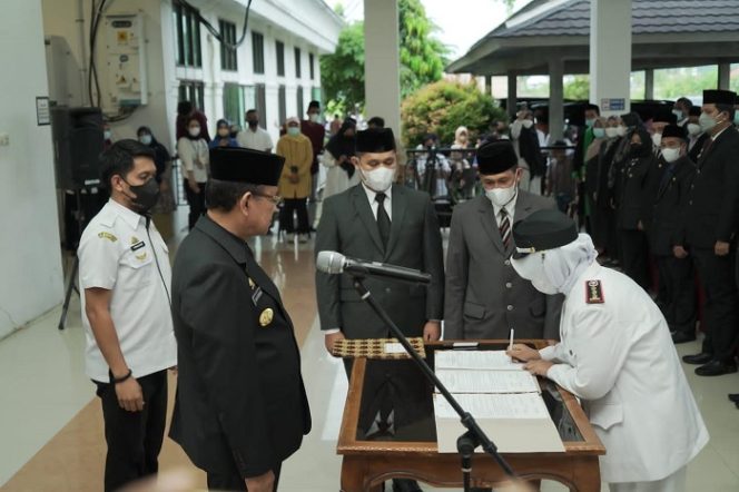 					Bupati Luwu Lantik 5 Pejabat Eselon II di Akhir Tahun 2021, Ini Daftarnya