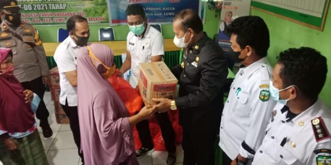 					Bupati Luwu Serahkan Bantuan Logistik ke Korban Terdampak Banjir di Kecamatan Bua