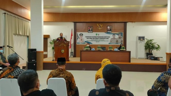 					Bupati Luwu, H. Basmin Mattayang, membuka acara pelatihan peningkatan kompetensi bagi camat dan lurah se-Kabupaten Luwu, di Aula Rujab Bupati Luwu, Minggu (5/12/2021).