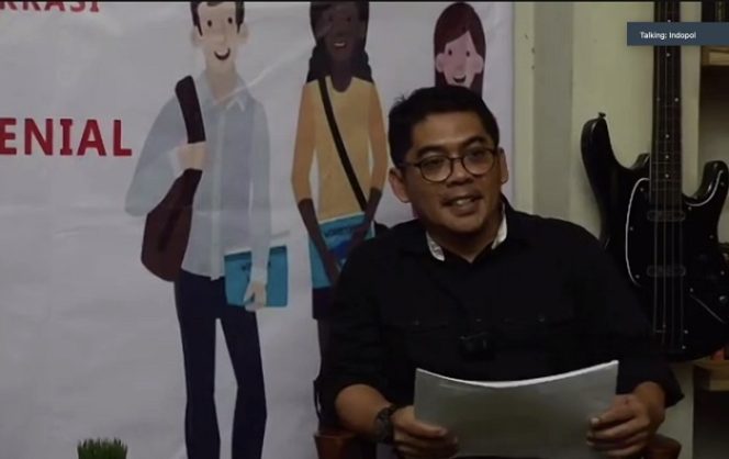 					Tangkapan layar - Direktur Eksekutif Indopol Survey and Consulting Ratno Sulistiyanto memberi paparan terkait temuan survei Indopol di seminar bertajuk “Arah Politik Milenial di Pemilu 2024” yang disiarkan secara langsung di kanal YouTube Indopol Survey Channel, dan dipantau dari Jakarta, Minggu (19/12/2021). ANTARA/Putu Indah Savitri