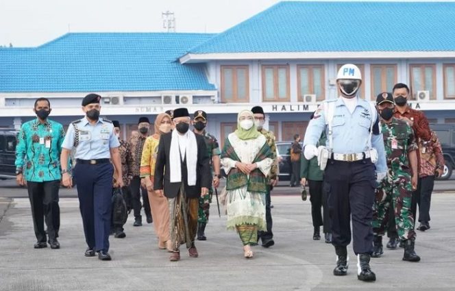 					Wakil Presiden Ma'ruf Amin bertolak ke Lampung untuk menghadiri Muktamar ke-34 Nahdlatul Ulama dari Pangkalan TNI Angkatan Udara Halim Perdanakusuma Jakarta, Rabu (22/12/2021). (ANTARA/HO-Setwapres)
