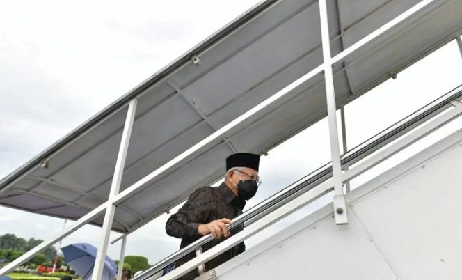 					Wakil Presiden Ma'ruf Amin melakukan kunjungan kerja ke Jawa Barat dan Bali dari Pangkalan TNI Angkatan Udara Halim Perdanakusuma Jakarta, Sabtu (4/12/2021). ANTARA/HO-Setwapres