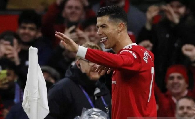 					Pemain Manchester United Cristiano Ronaldo melakukan selebrasi usai merobek gawang Burnley pada pertandingan Liga Premier di Stadion Old Trafford, Manchester, Inggris, Kamis (30/12/2021). ANTARA FOTO/REUTERS/Phil Noble/wsj.