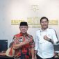 Wabup Gowa H. Abd Rauf Malaganni Kr Kio foto bersama pimpinan Law Office KJ & Partners, Khaeril Jalil saat menghadiri peresmian. (Foto: Istimewa).
