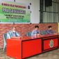Kades Panyangkalang, Ahmad Sabang (Tengah) saat memimpin rapat pembentukan pengurus serta pembukaan posko Restorative Justice di Desa Panyangkalang, Sabtu (22/01/2022) siang. (Foto: Istimewa).
