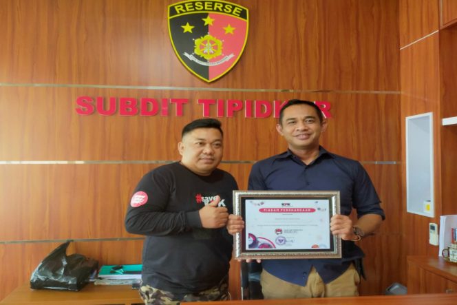 					LSM Laksus Muh anshar di kantor Tindak Pidana Korupsi Polda Sulsel. (Foto: Istimewa). 