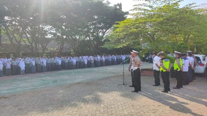 					Kasat Lantas Polres Luwu Sosialisasi Keselamatan Berlalulintas kepada Pelajar