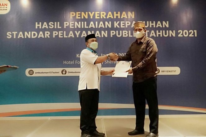 					Kepala BKPSDM Andi Muhammad Ahkam Basmin menerima hasil penilaian Kepatuhan Standar Pelayanan Publik Tahun 2021 dari Ombudsman RI.