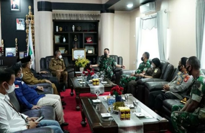					Disela Mobile Training Team bagi Para Dandim dan Babinsa, Mayjen Marga Taufik Sempatkan Bertemu Bupati Luwu