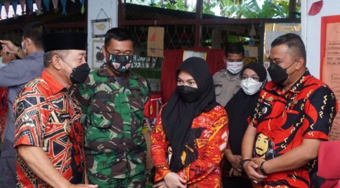 					Wabup Gowa Tinjau Vaksinasi Covid-19 Kerjasama Kelurahan Lembang Parang dan Polda Sulsel