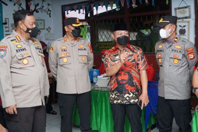					Wabup Gowa Tinjau Vaksinasi Covid-19 Kerjasama Kelurahan Lembang Parang dan Polda Sulsel