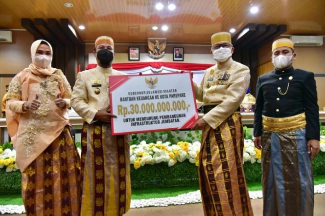 					Plt Gubernur Sulsel Serahkan Bantuan Keuangan Rp 30 M Proyek Jembatan Kembar Kota Pare-Pare (Ist)