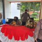 Vaksinasi Booster Polres Bantaeng Gratiskan Minyak Goreng. (Foto: Dok. Humas Polres Bantaeng). ).