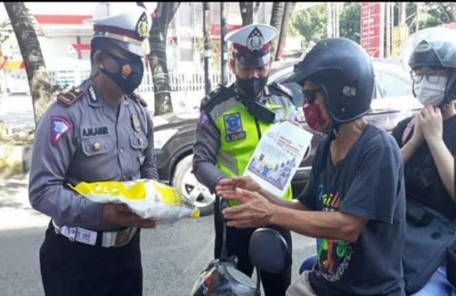 					Cara Satlantas Polres Bone Mengapresiasi Pengendara yang Tertib Lalin dan Prokes