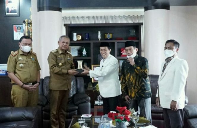 					Basmin Pesankan Pendidikan Berkarakter Saat Terima Civitas Akademik Unanda