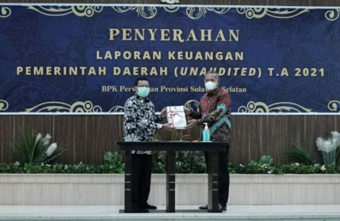 					Bupati Luwu Serahkan LKPD 2021 ke BPK