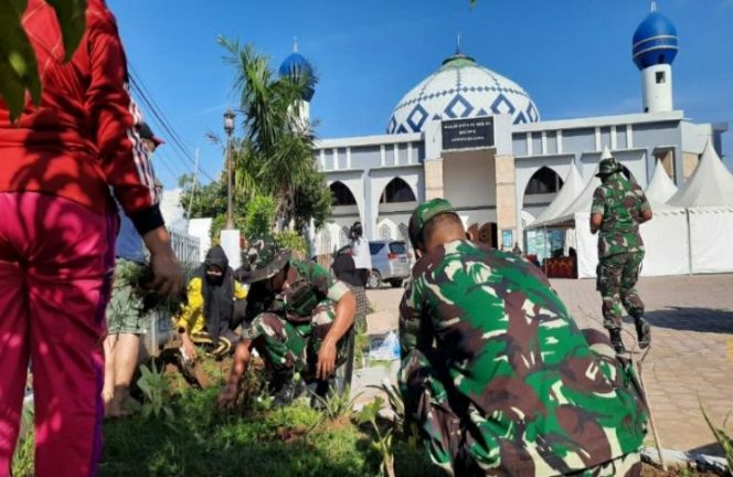 					Sambut Bulan Ramadan, Pemkab Luwu dan TNI Sukseskan Karya Bakti Bersihkan Masjid