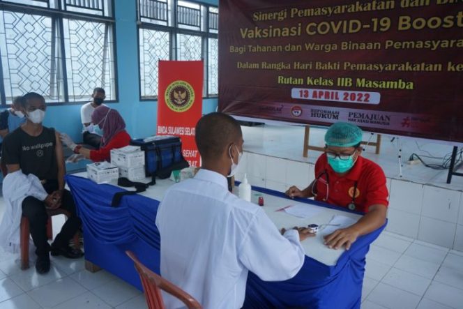 					Binda Sulsel Gelar  Vaksin Booster di Rutan Kelas II B Masamba, Luwu Utara