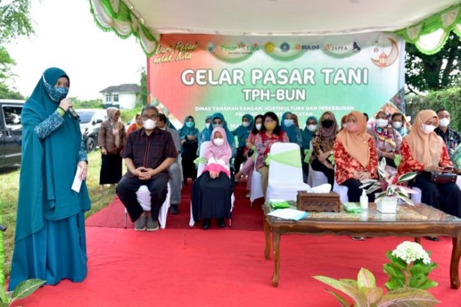 					Naoemi Octarina Buka Gelar Pasar Tani Tanaman Pangan Hortikultura dan Perkebunan