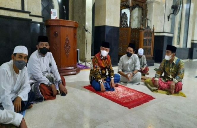 					Bupati Luwu Bantu Masjid Al-Islah Dana Rp 100 Juta