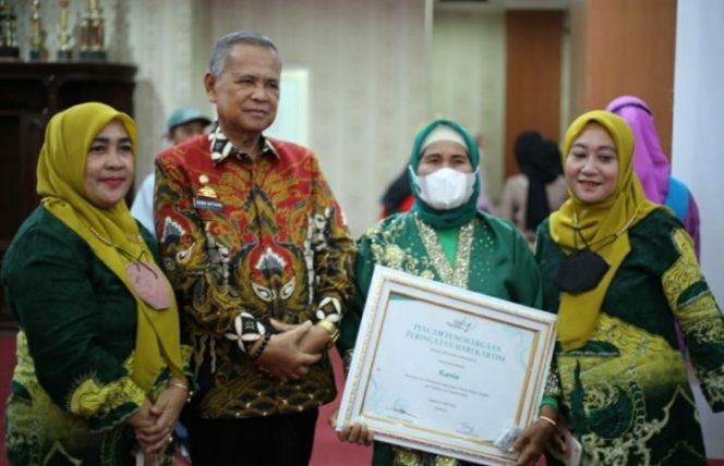 					Pengelola TPA Tallang Bulawang Terima Penghargaan di Hari Kartini Tingkat Provinsi Sulsel