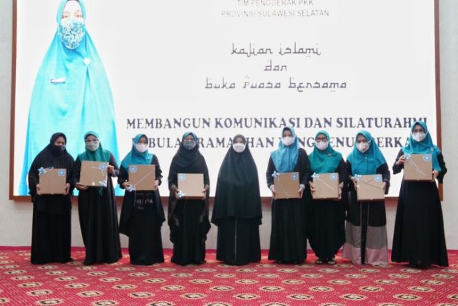 					Ketua Tim Penggerak PKK Sulsel, Naoemi Octarina (Ist}