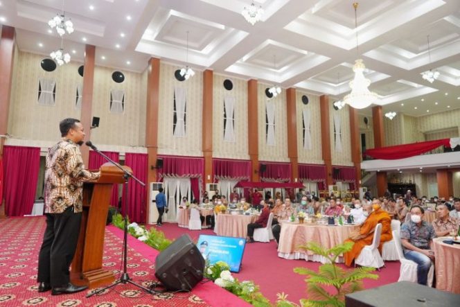 					Gubernur Sulsel Jamu Persatuan Umat Buddha Indonesia