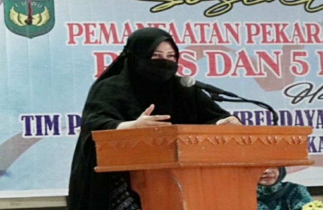 					Hadiri Pelantikan Ketua TP PKK Desa, Hj Hayarna Minta Perkuat Sinergitas Berantas Stunting
