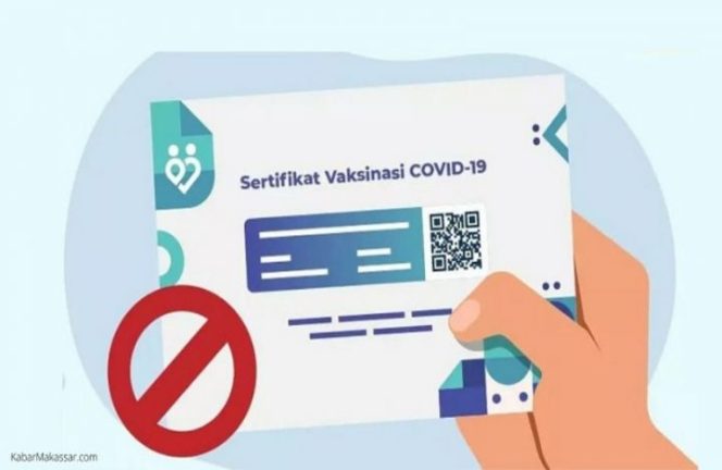 					Camat Kepulauan Sangkarrang Sweeping Kartu Vaksin