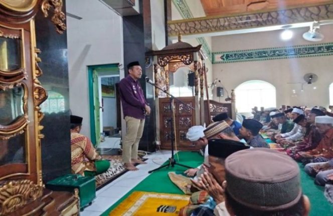 					Camat Sangkarrang Gelar Safari Jum’at, Imbau Warga Patuhi Prokes
