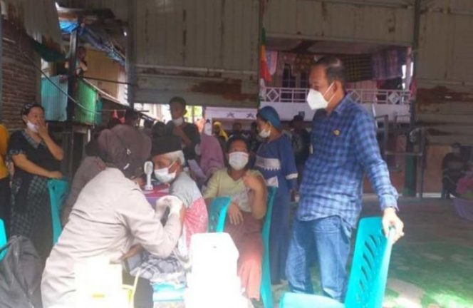 					Camat Sangkarrang Gelar Vaksin di Pulau Lumu-lumu