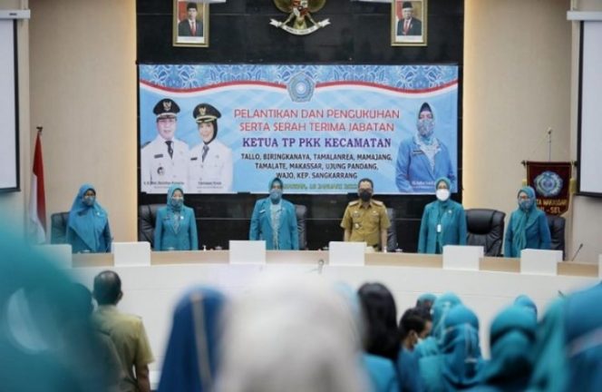 					Indira Jusuf Lantik dan Kukuhkan Bunda Paud Kecamatan Sangkarrang