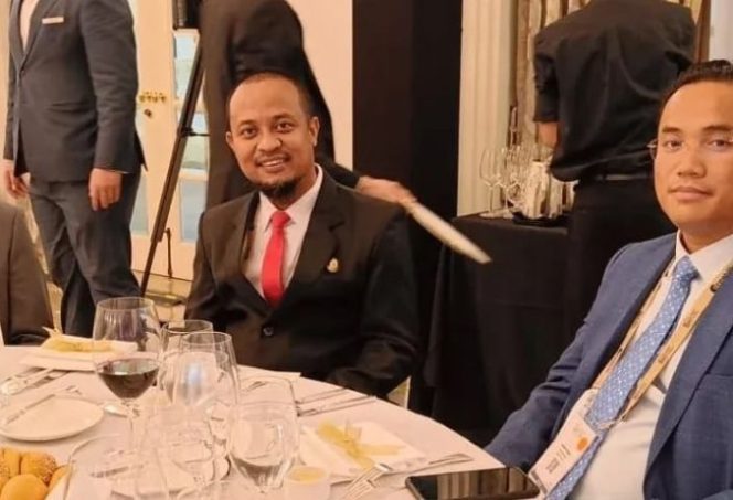 					Gubernur Sulsel Andi Sudirman bersama Menteri SIngapura Desmond Lee (ist)